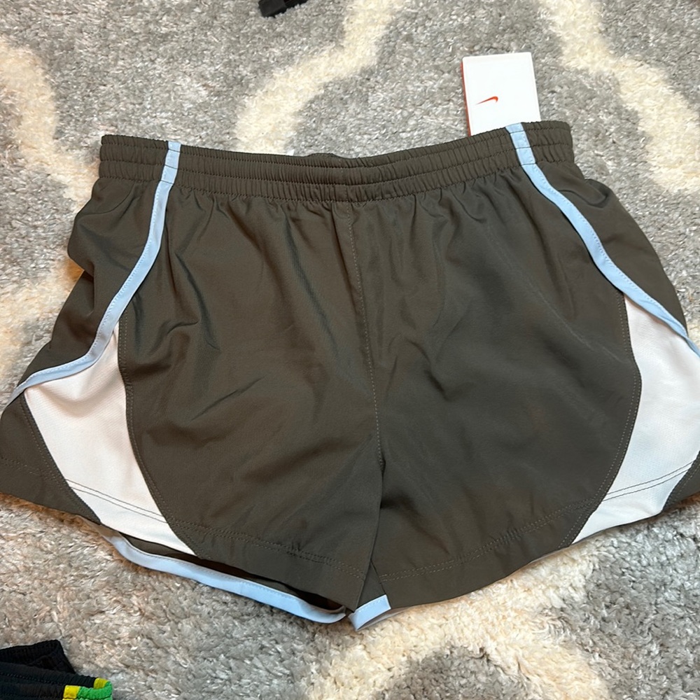 Nwt. Gray Nike performance shorts. Small